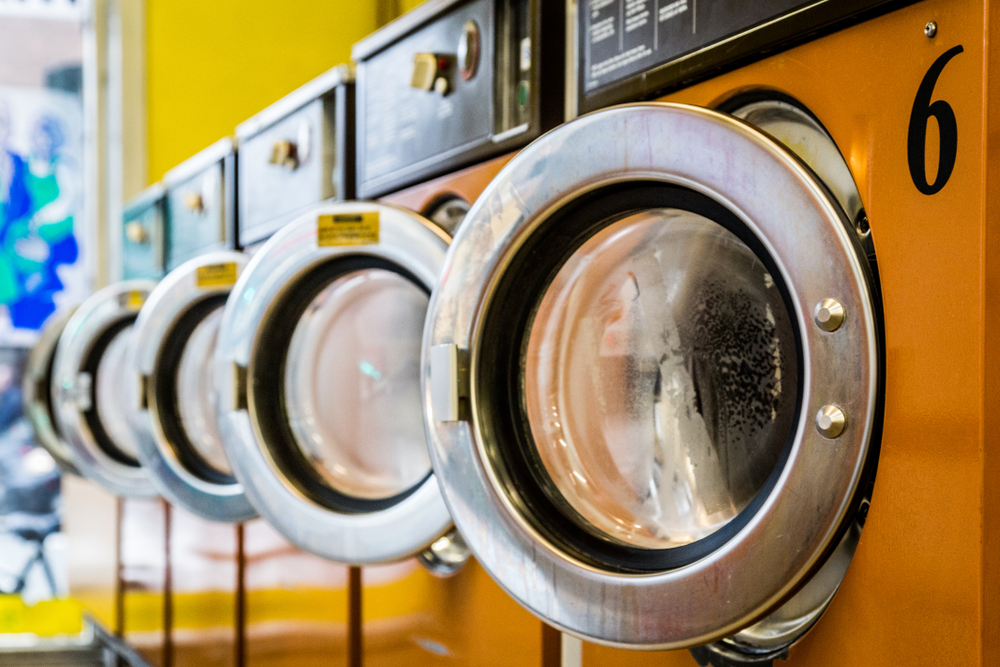 Row,Of,Washing,Machines,In,A,Laundromat