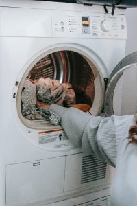 What Are the 5 Steps to Doing Laundry