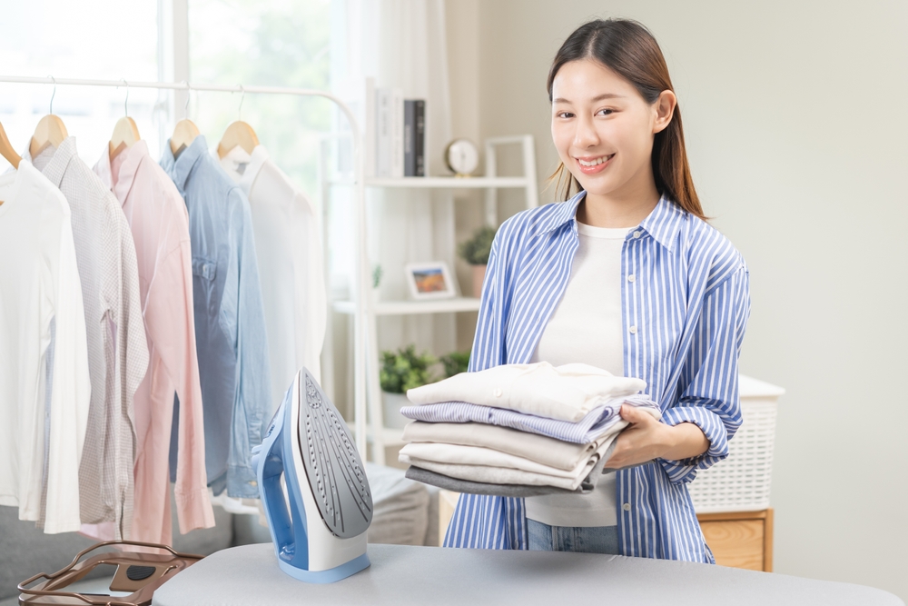 What Are The Benefits Of Choosing A Professional Ironing Service For Crease Removal?